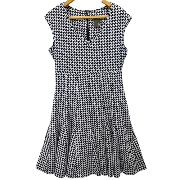 Taylor Dresses & Skirts - Taylor Women's Black White Houndstooth Fit Flare Dress Size 10 Cap Sleeve V Neck